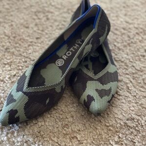 Rothy’s Olive Camouflage “The Point” Women’s size 10.5 Washable